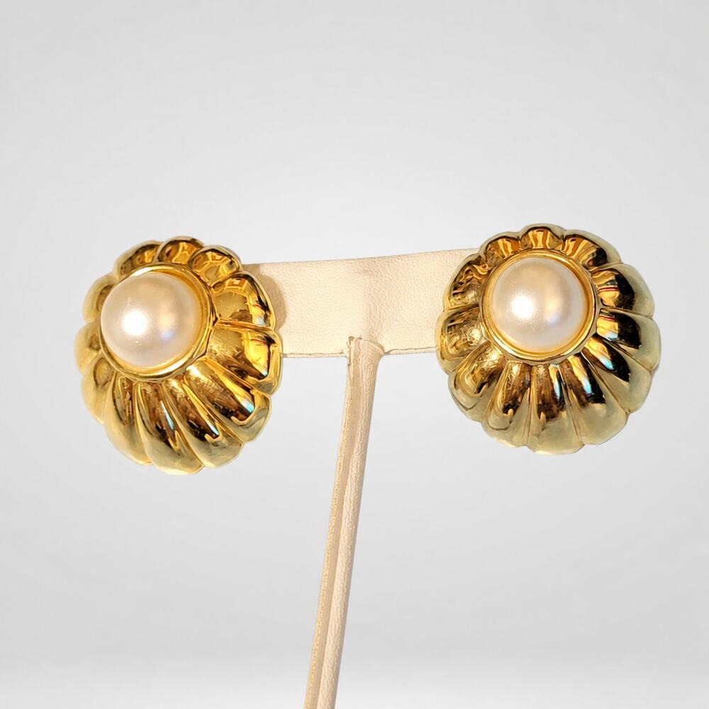 Vintage White Lucite Gold Tone Large‎ Huggie Pierced Earrings 1.25" wp-44